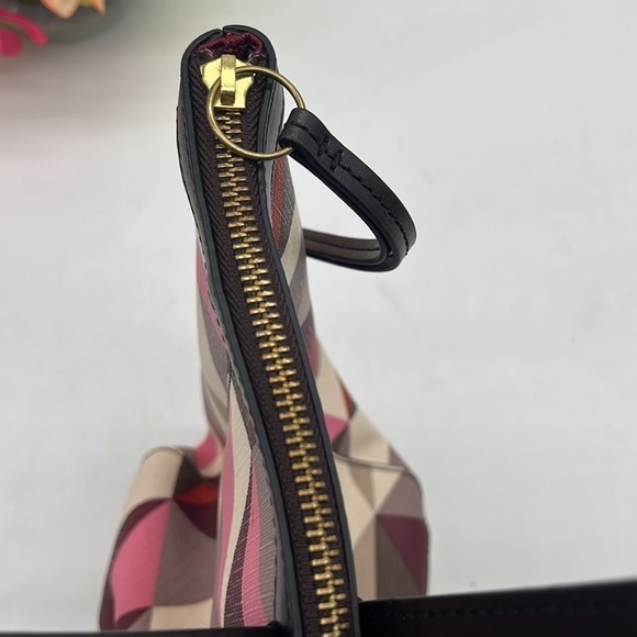 Fossil Geometric Patterned Plastic Coated Tote Bag. MCB4528C - Picture 12 of 16